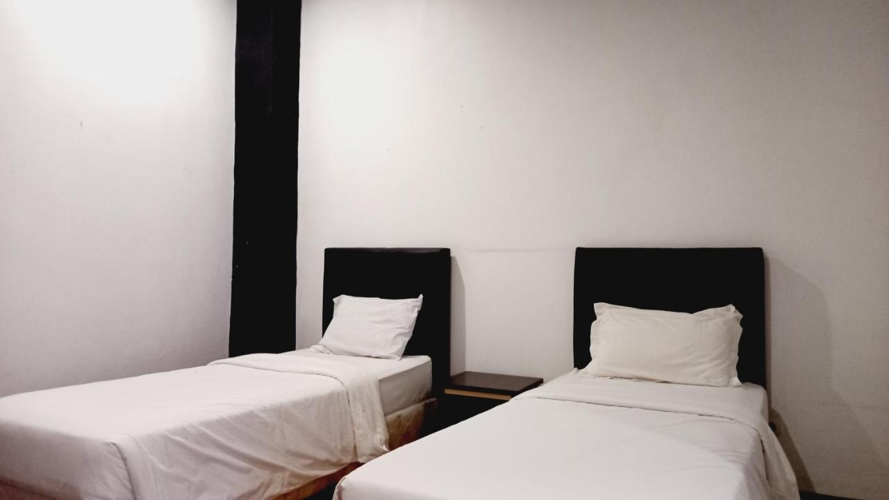 Dc Hotel & Hostel Labuan Bajo Exterior photo