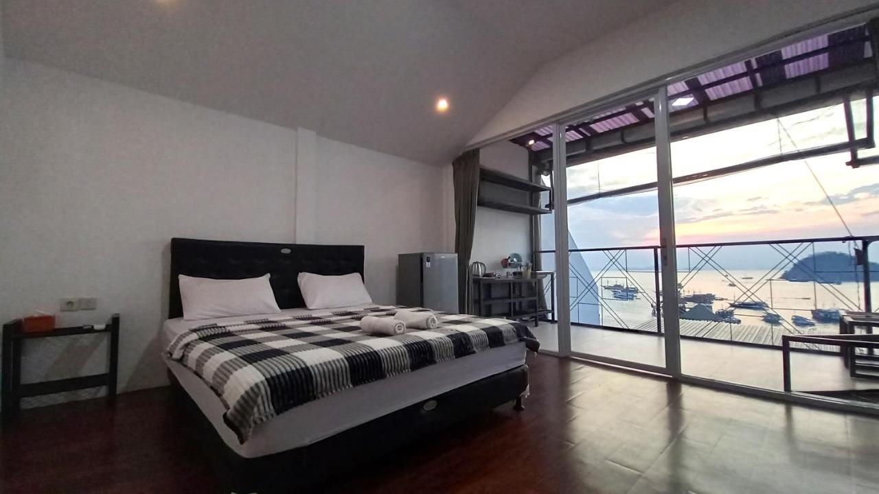 Dc Hotel & Hostel Labuan Bajo Exterior photo