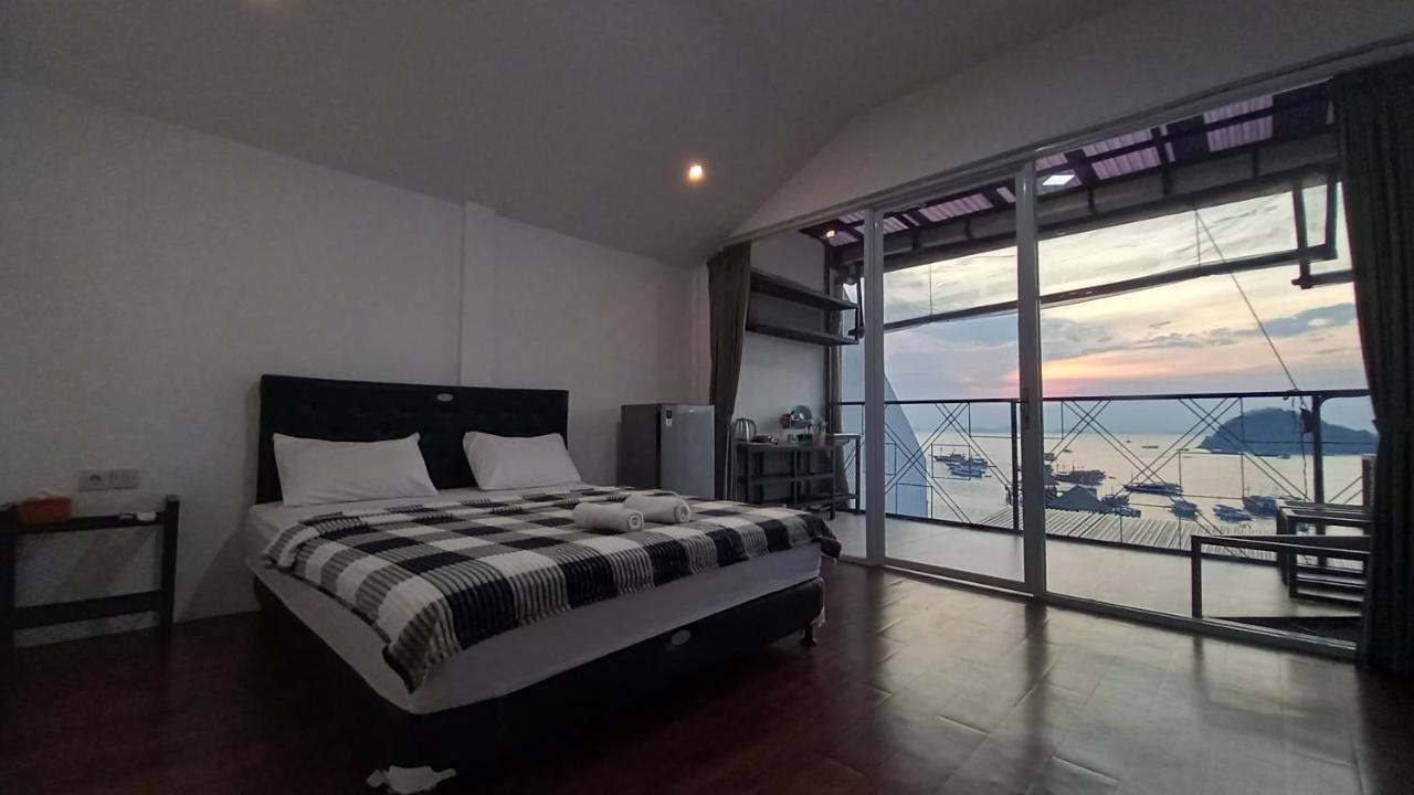 Dc Hotel & Hostel Labuan Bajo Exterior photo