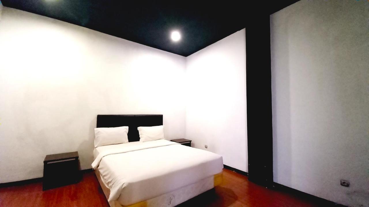 Dc Hotel & Hostel Labuan Bajo Exterior photo