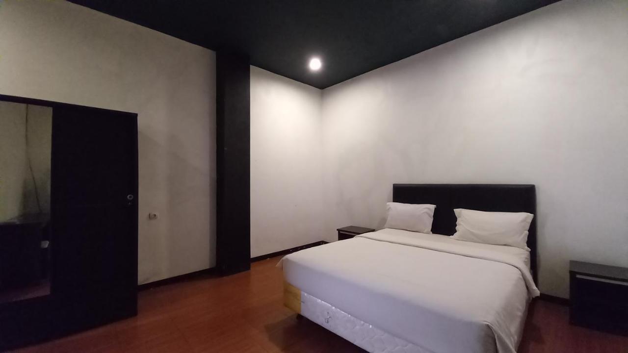 Dc Hotel & Hostel Labuan Bajo Exterior photo
