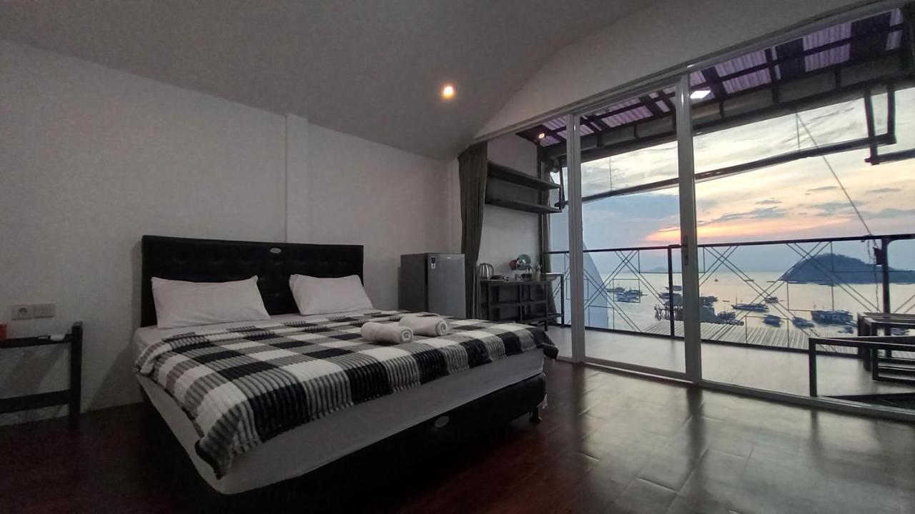 Dc Hotel & Hostel Labuan Bajo Exterior photo