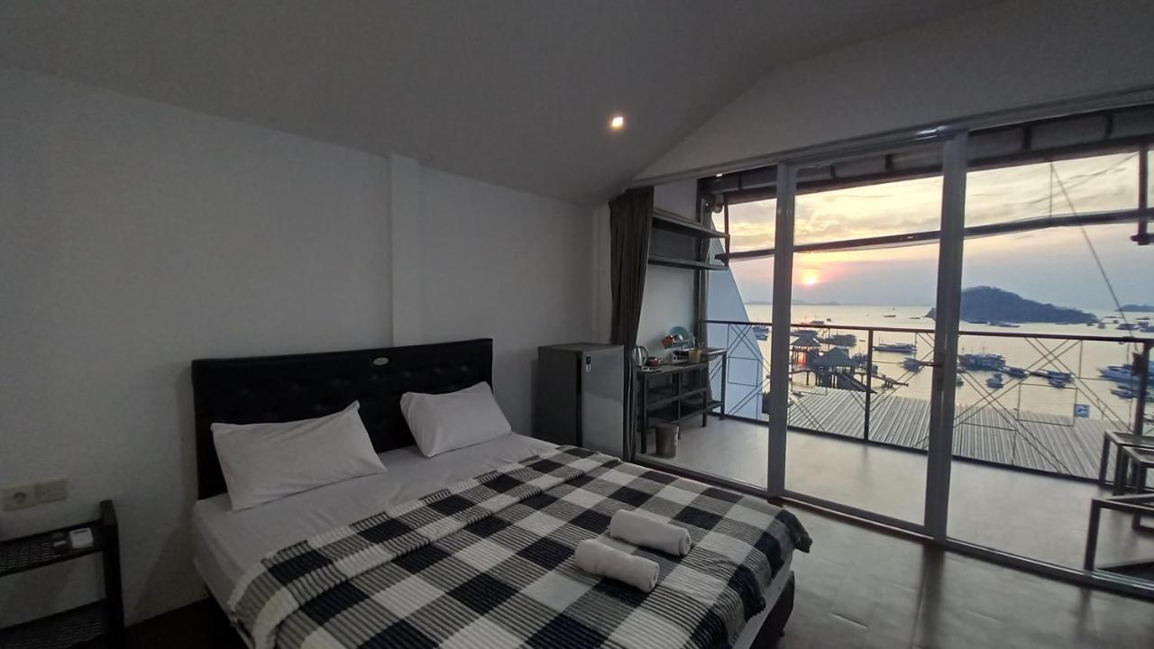 Dc Hotel & Hostel Labuan Bajo Exterior photo