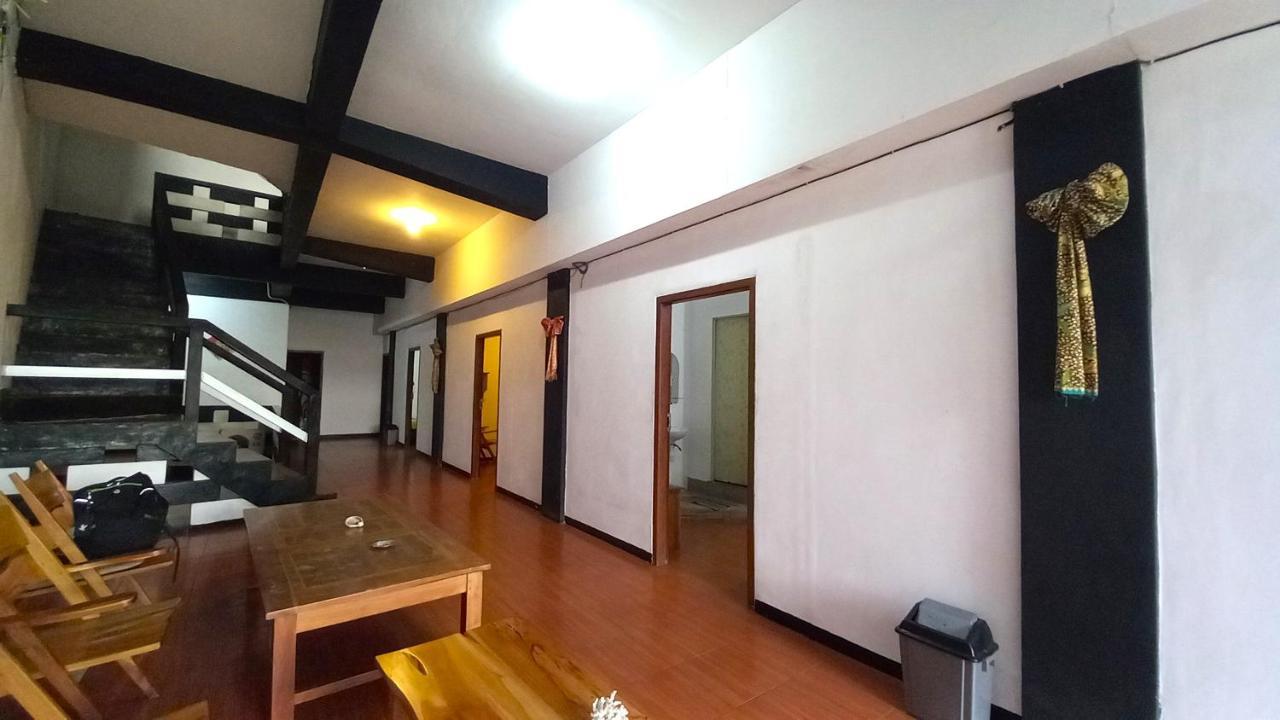 Dc Hotel & Hostel Labuan Bajo Exterior photo