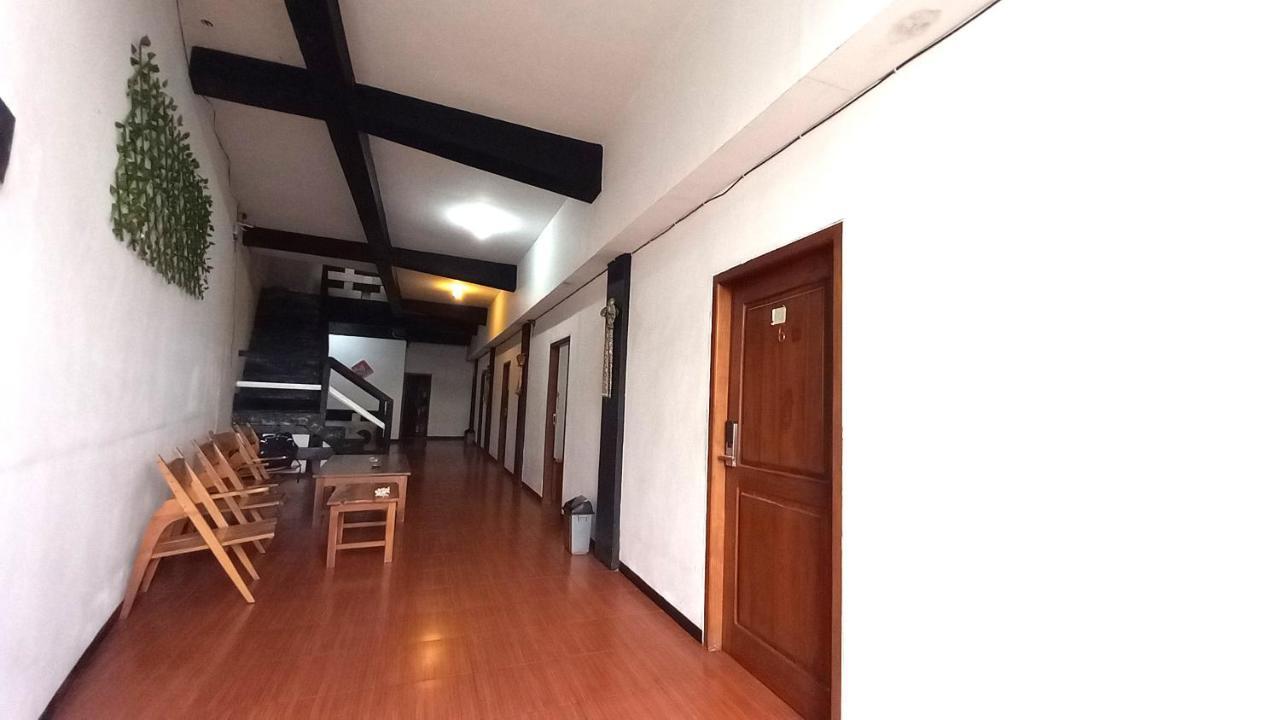 Dc Hotel & Hostel Labuan Bajo Exterior photo