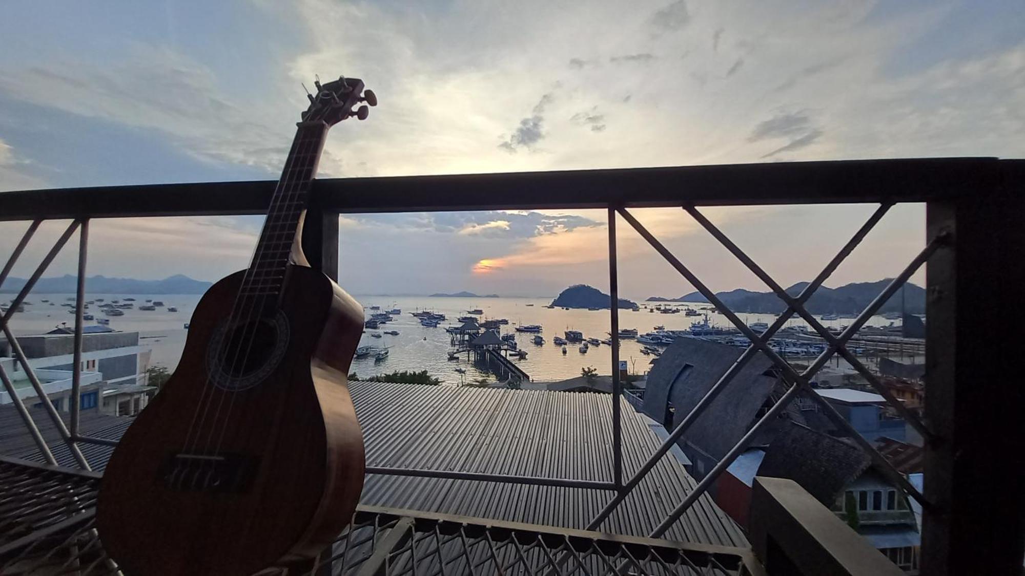 Dc Hotel & Hostel Labuan Bajo Exterior photo
